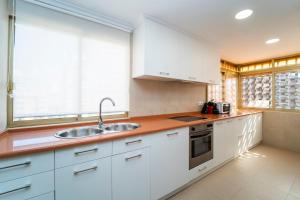 Gallery image of Modern Seaview Apartment with Pool Benidorm in Benidorm