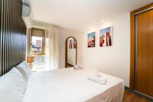 Gallery image of Modern Seaview Apartment with Pool Benidorm in Benidorm +46 photos