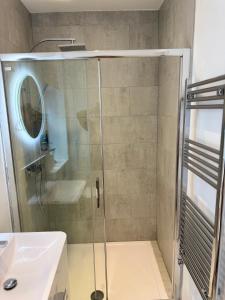 Ένα μπάνιο στο Home Away From Home +2 φωτογραφίες