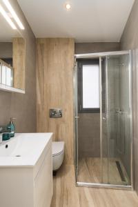 Ένα μπάνιο στο Superstudio Pop Art Apartments by BiNoBi!
