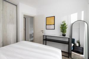 Ένα ή περισσότερα κρεβάτια σε δωμάτιο στο Superstudio Pop Art Apartments by BiNoBi!