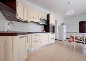 Kuchyňa alebo kuchynka v ubytovaní Apartment Ticiana