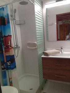 Ένα μπάνιο στο Beach Front Studio Maria