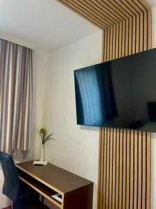 TV a/nebo společenská místnost v ubytování Hotel-Restaurant Moser Pöchlarn