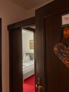 Posteľ alebo postele v izbe v ubytovaní Hotel-Restaurant Moser Pöchlarn
