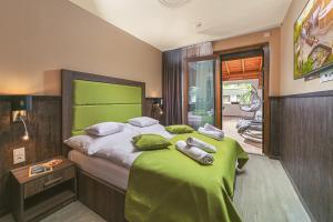 Postel nebo postele na pokoji v ubytování Park Hotel Bükfürdő