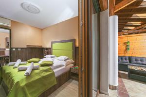 Postel nebo postele na pokoji v ubytování Park Hotel Bükfürdő