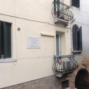 a building with two balconies and a sign on it at Ca dei Libri in Venice