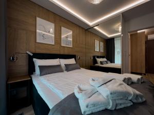 Postel nebo postele na pokoji v ubytování Bursztynowe Resort & SPA apartament 006