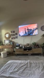 TV a/nebo společenská místnost v ubytování Eazy 119 + 3 fotografie