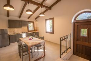 Køkken eller tekøkken på Corbezzolo Villa Capelvenere