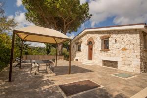 En terrasse eller udendørsområde på Corbezzolo Villa Capelvenere