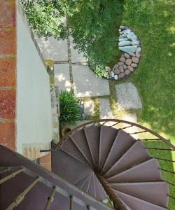 an overhead view of a garden with a stone pathway at Petit paradis in Lavaur