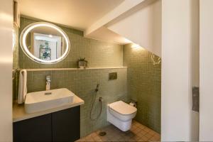 Ένα μπάνιο στο SaffronStays Rio