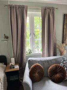 a living room with a couch and a window at Trhastbb in Herräng