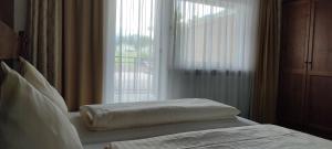 Postel nebo postele na pokoji v ubytování Almhof Lackner