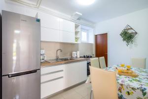 Kuchyň nebo kuchyňský kout v ubytování Apartments Perka near beach