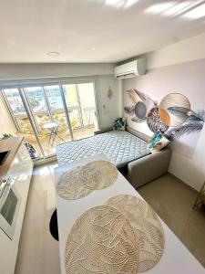 Katil atau katil-katil dalam bilik di Loggia vue port confort et design proche plage +34 gambar