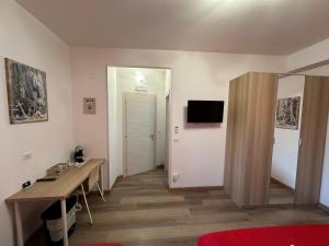 a room with a desk and a table and a mirror at Villa Maria in Lamezia Terme