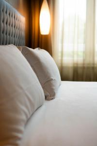 Voodi või voodid majutusasutuse Axolute Comfort Hotel Como Cantù toas