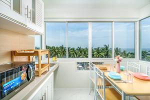 Dapur atau dapur kecil di Bang Saen Royal Beach by Sea view Bang Saen