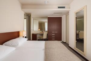 a hotel room with a bed and a desk at Hotel Albatros Plava Laguna in Poreč +37 photos