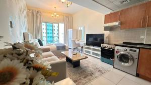 Nhà bếp/bếp nhỏ tại Sea View Studio - Dubai Marina