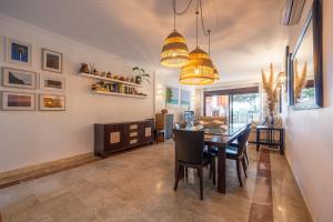 Gallery image of Bougainvillea Retreat, Espacioso Terraza & Parking in Estepona +38 photos