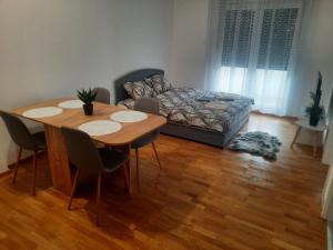 a living room with a table and a couch at Zmaj LUX in Mladenovac