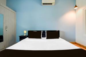 Voodi või voodid majutusasutuse Super Hotel O Dumduma Near DN Regalia Mall toas