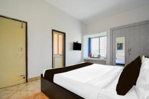 Voodi või voodid majutusasutuse Super Hotel O Dumduma Near DN Regalia Mall toas