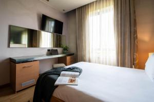 TV a/nebo společenská místnost v ubytování Axolute Comfort Hotel Como Cantù