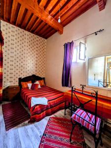 a bedroom with two beds in a room at Appartement dans la médina in Essaouira