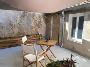 Posezení v ubytování Studio cosy avec cour privative