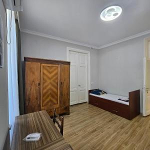 Postel nebo postele na pokoji v ubytování Rooms in old Tbilisi