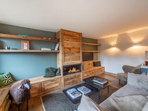Fotografia z galérie ubytovania Duplex rénové au cœur de Megève, 3 chambres, cheminée, terrasse, équipements modernes. - FR-1-569-72 v destinácii Megève