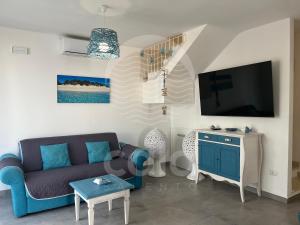 Et tv og/eller underholdning på Villetta Kalamia - Piscina privata By Cala Salento