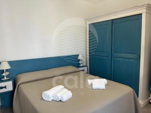 En eller flere senge i et værelse på Villetta Kalamia - Piscina privata By Cala Salento + 13 billeder