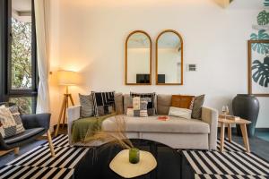 Posezení v ubytování SaffronStays Miami