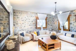 Χώρος καθιστικού στο Villa Eleftheria: 5 bedroom villa with Pool & Jacuzzi in Panormo!