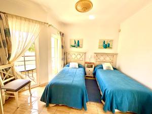 En eller flere senge i et værelse på Casa da Luz 9 , golf view townhouse + 43 billeder