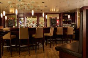 Lounge nebo bar v ubytování H+ Hotel & SPA Engelberg