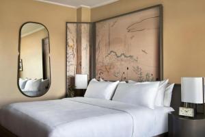 Postel nebo postele na pokoji v ubytování Hotel New Tela Plaza Near IGI Airport Delhi