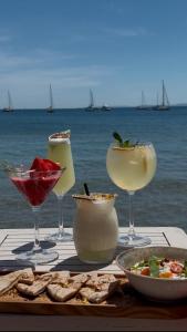 a group of drinks on a table by the water at Hôtel Bor in Hyères +55 photos
