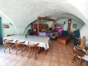 a dining room with a table and chairs in a room at La Ferme d'Emile in Poligny