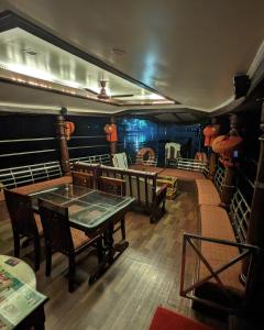 Fotografie z fotogalerie ubytování Lakestar cruise v destinaci Jāmb