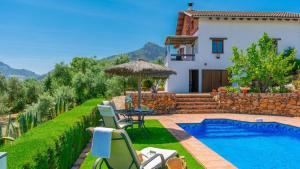 The swimming pool at or close to Casa La Buhardilla del Gastor by Ruralidays