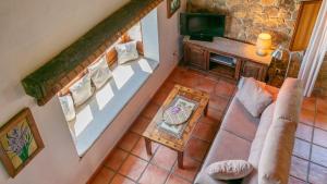 A seating area at Casa La Buhardilla del Gastor by Ruralidays