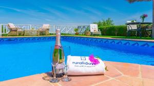 The swimming pool at or close to Casa La Buhardilla del Gastor by Ruralidays