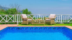 The swimming pool at or close to Casa La Buhardilla del Gastor by Ruralidays
